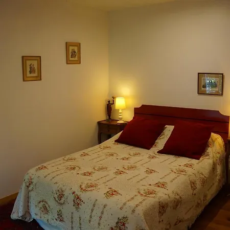 La Maison Des Chartreux Bed & Breakfast
